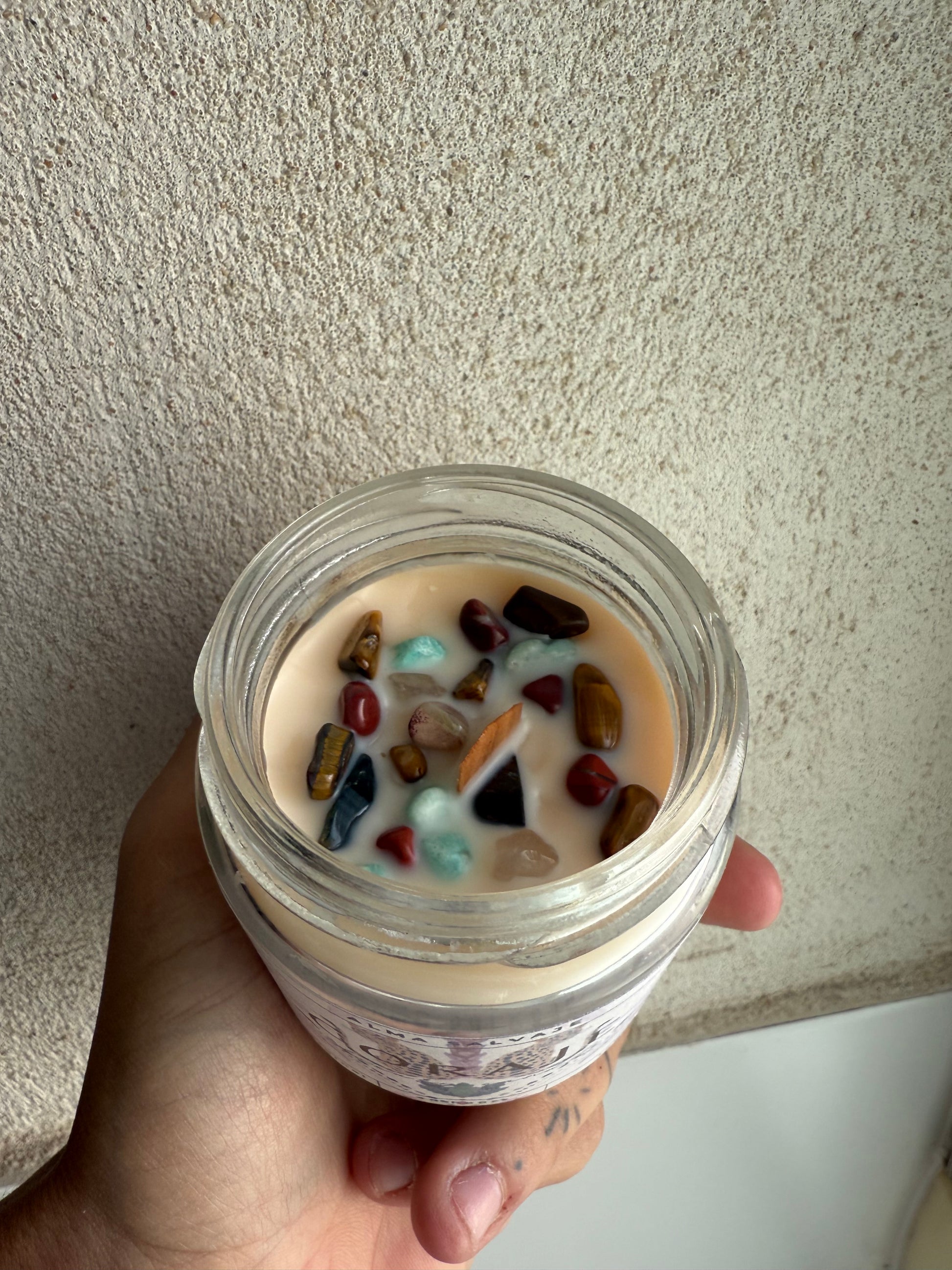 Vela “Coraje” con minerales