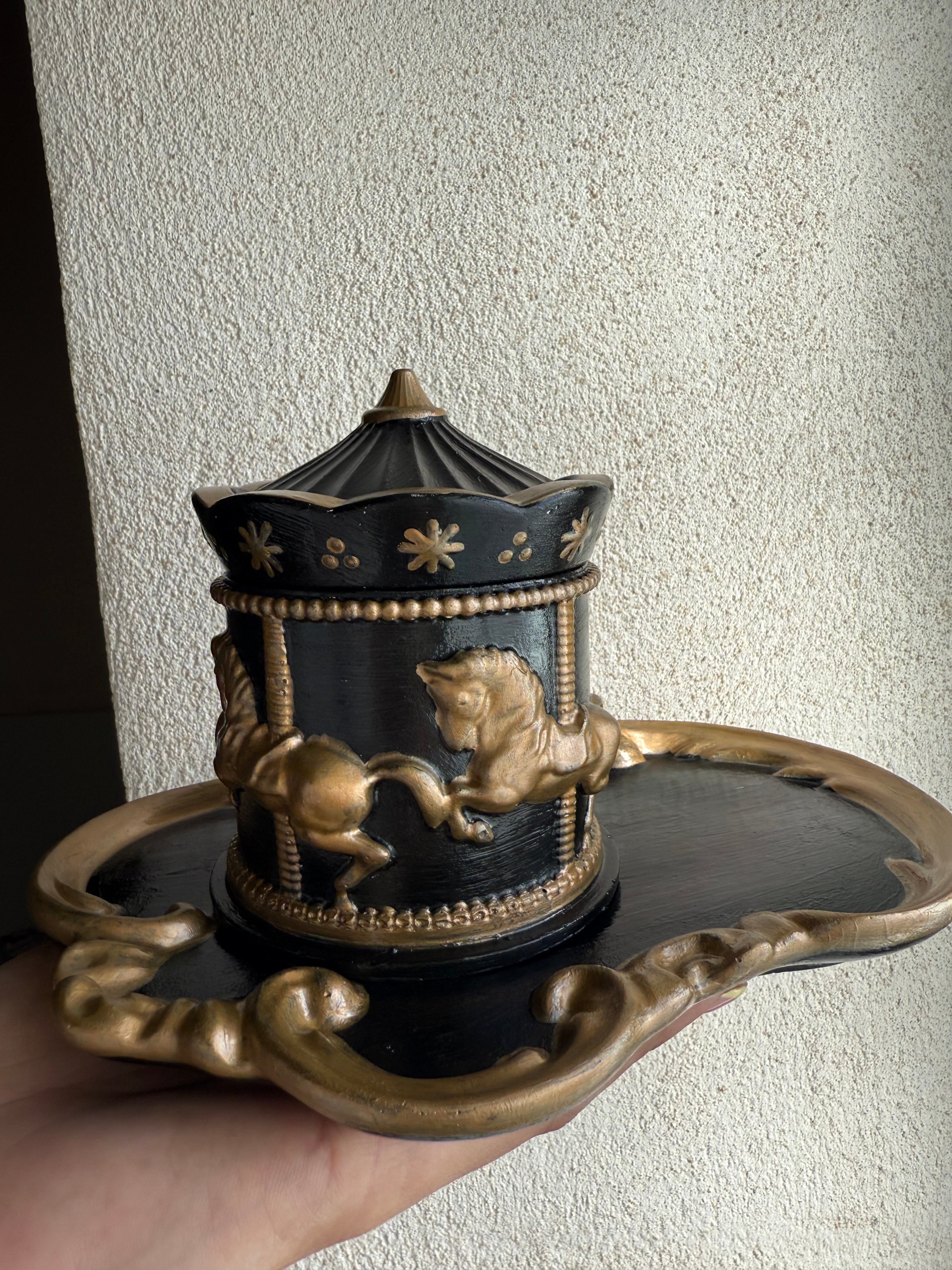 Carrusel y bandeja “Edición negra”.