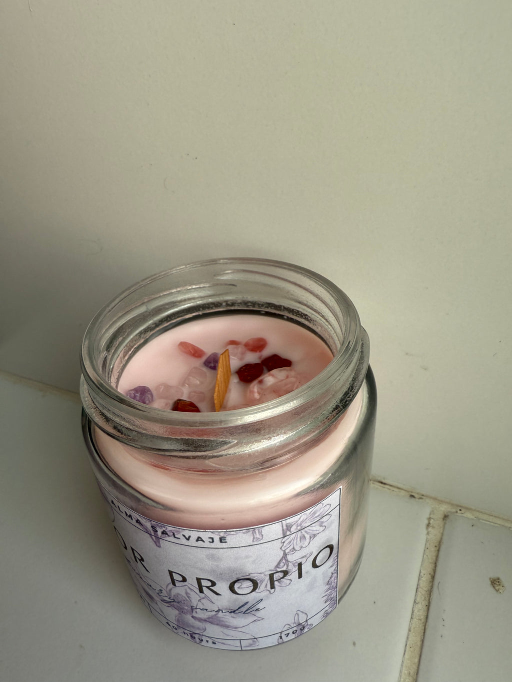 Vela “Amor Propio” con minerales
