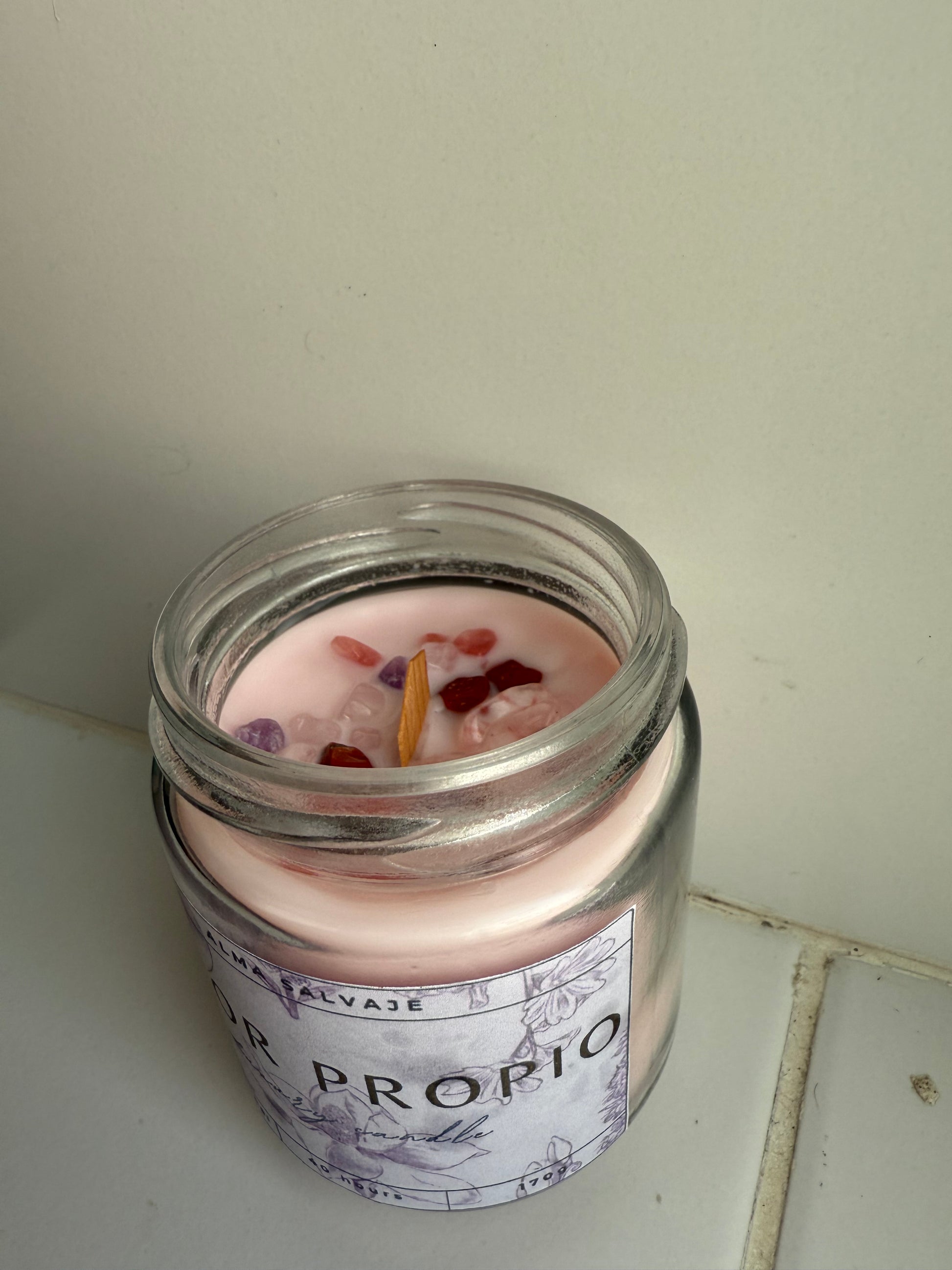 Vela “Amor Propio” con minerales