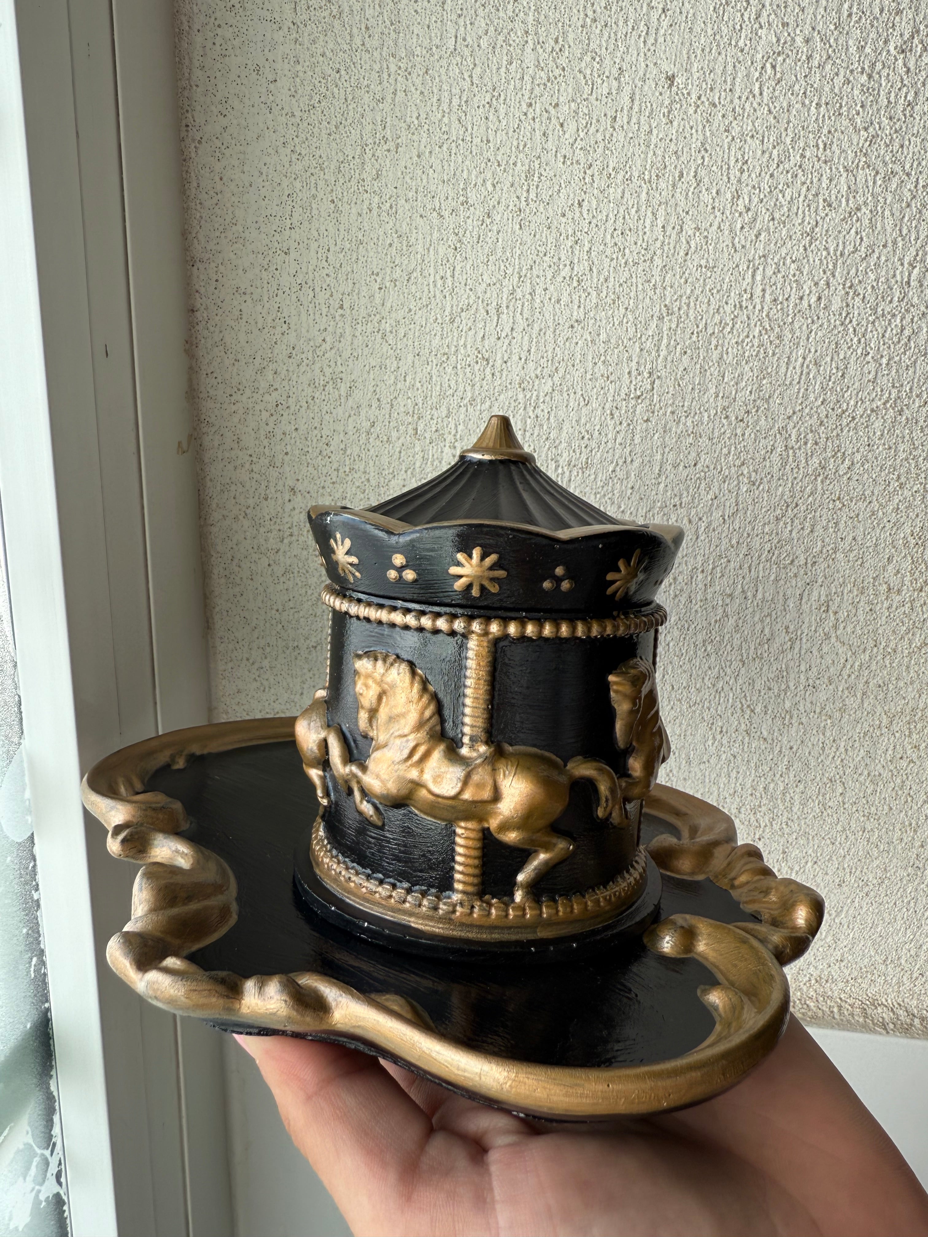 Carrusel y bandeja “Edición negra”.