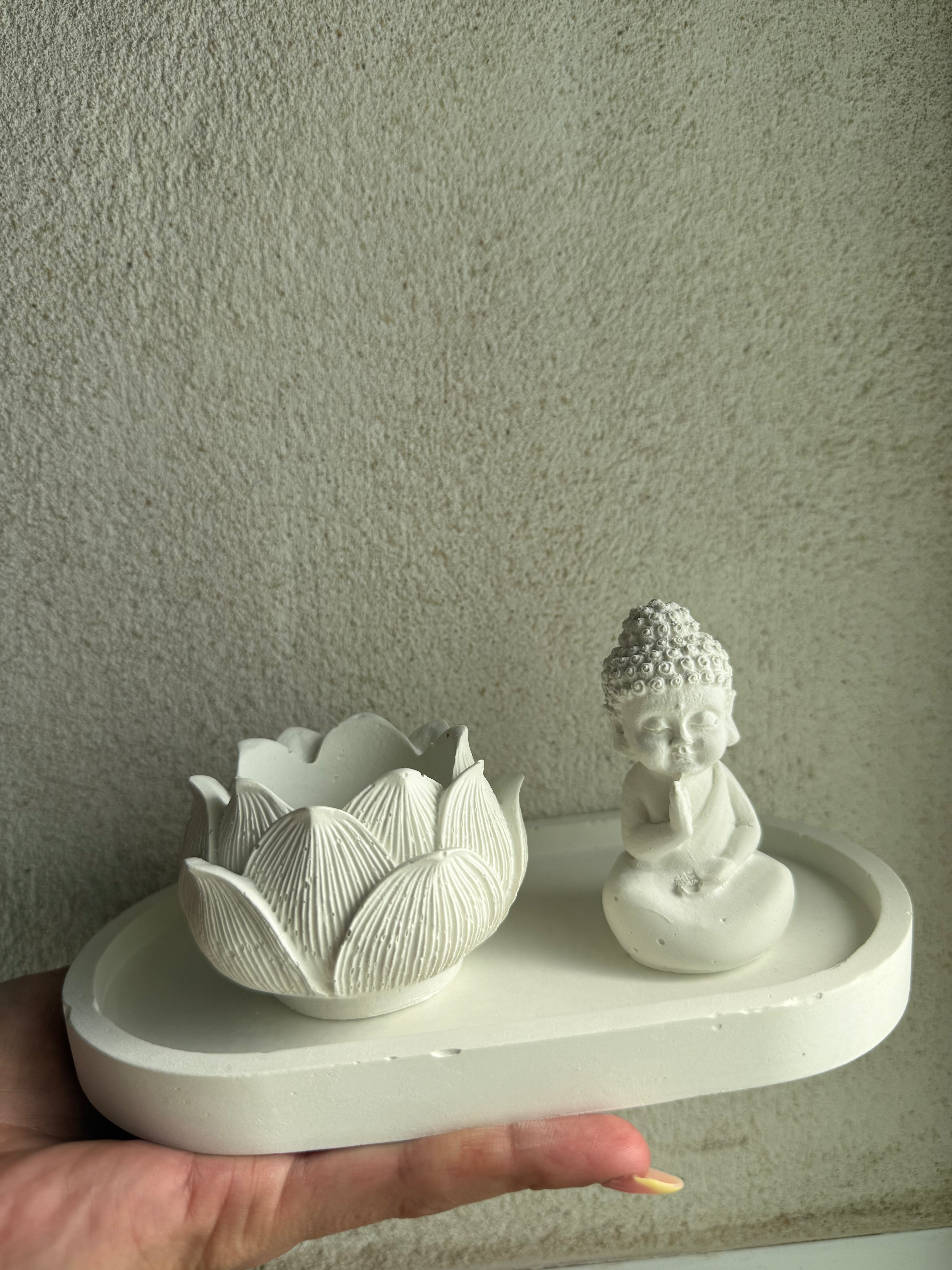 Conjunto decorativo de bandeja + porta velas de flor de loto + buda ✨