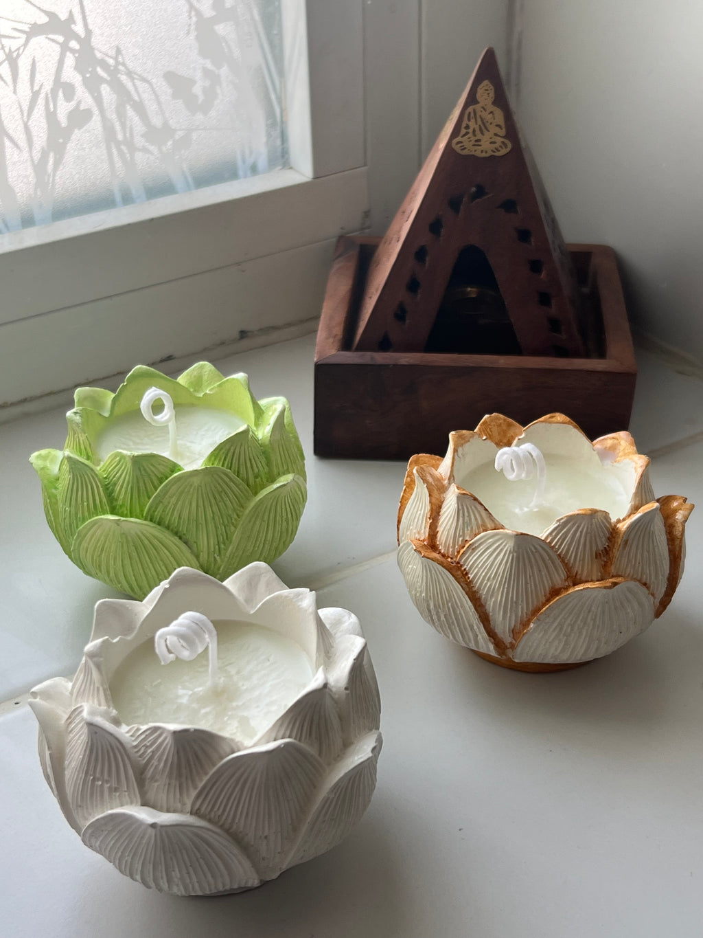 Vela de flor de loto.