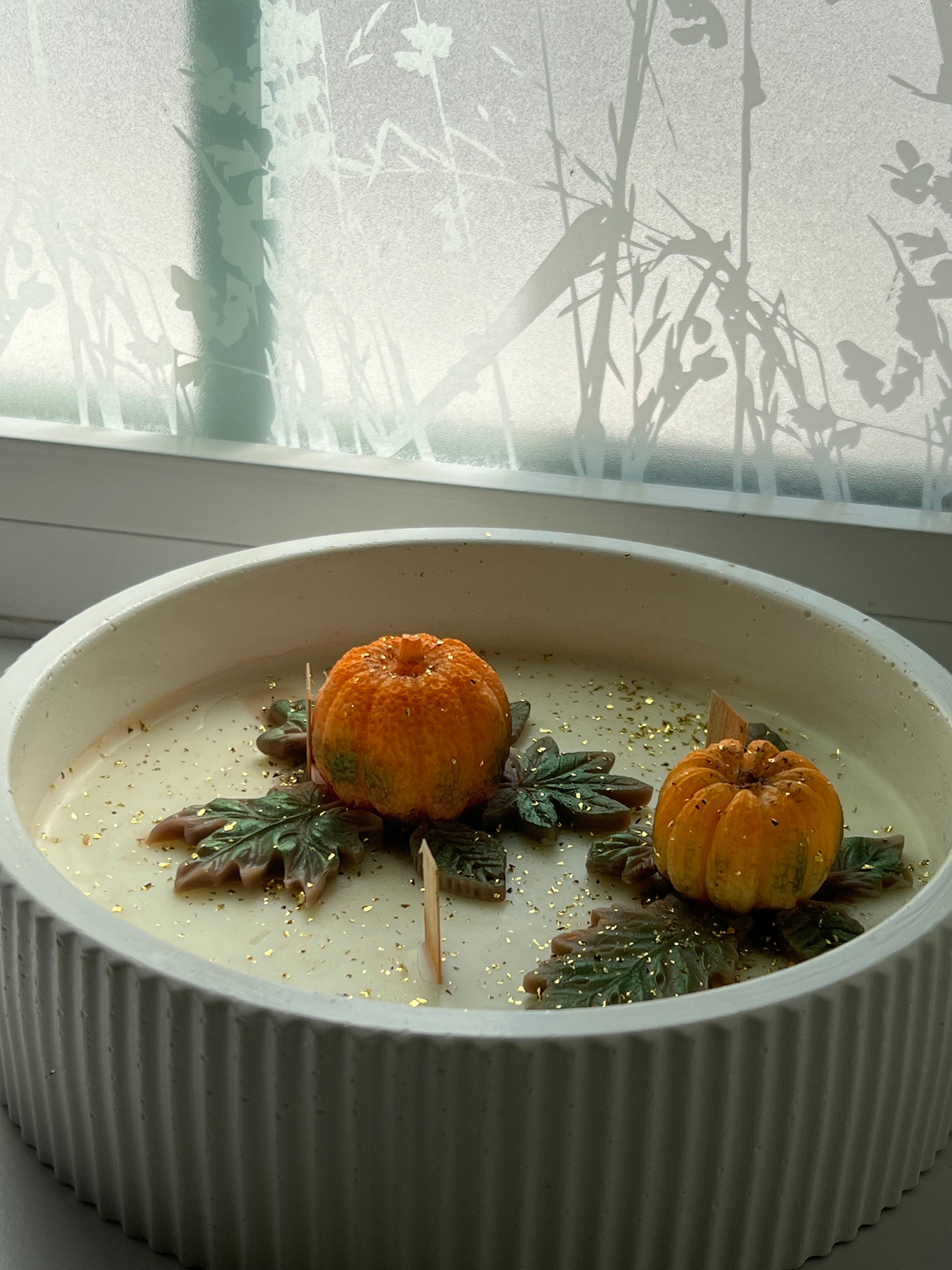 Vela grande con motivos otoñales.